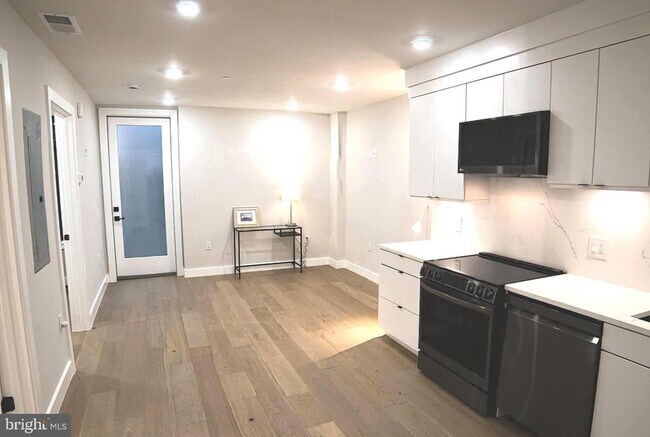 Building Photo - 1208 M St NW