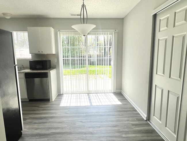 Building Photo - 4111 Glenshire Way