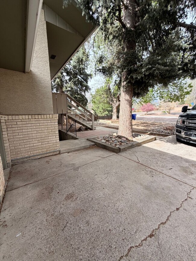 Building Photo - 6353 Chippewa Rd