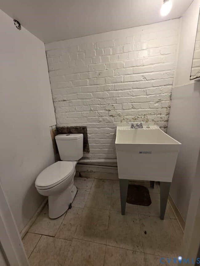 Building Photo - 2702 Seminary Ave