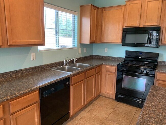 Building Photo - Beautiful 4 bedroom 2 bath home -- COMING ...