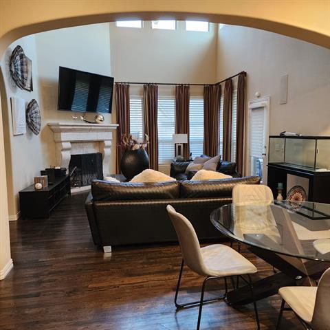 Building Photo - 10082 Drawbridge Dr