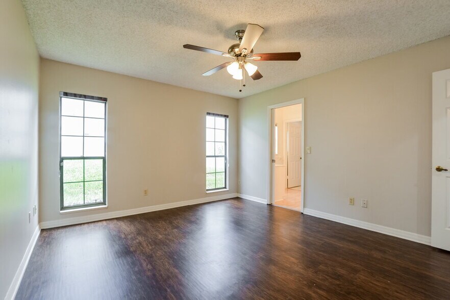 Building Photo - 1566 Golfside Village Blvd