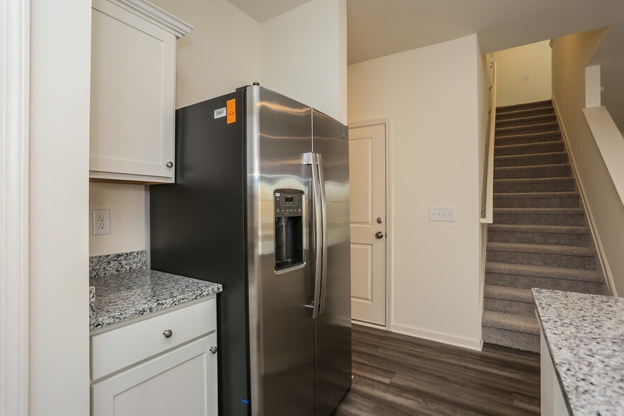 Building Photo - 7631 Saffron Ave