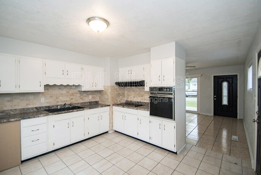 Building Photo - 4610 Karen Dr