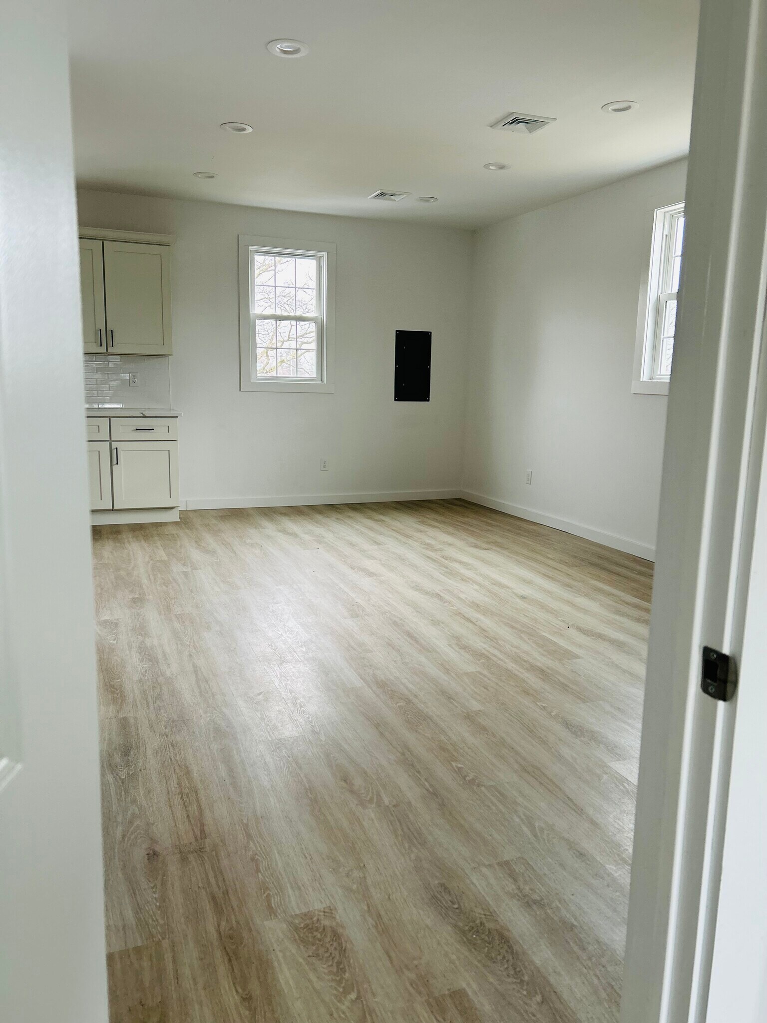 Building Photo - 24 Elmwood Ave