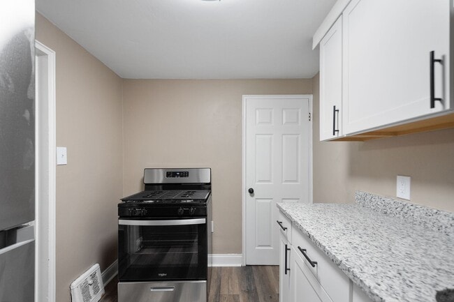 Building Photo - 28 Wenzell Pl