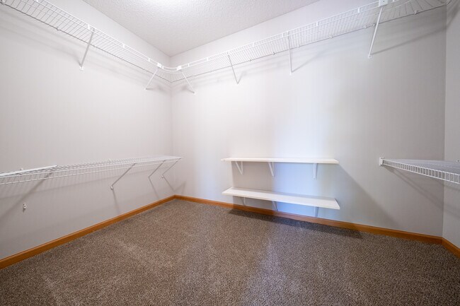Building Photo - 12101 Waconia Cir NE