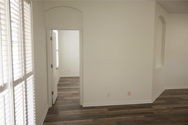 Building Photo - 8561 Acorn Ridge Ct