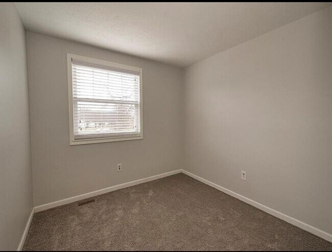 Building Photo - 265 Constellation Dr