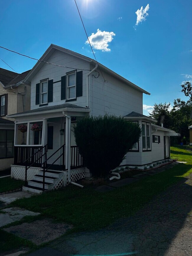 Building Photo - Charming 1-Bedroom Apartment in West Scranton – $1,050/Month