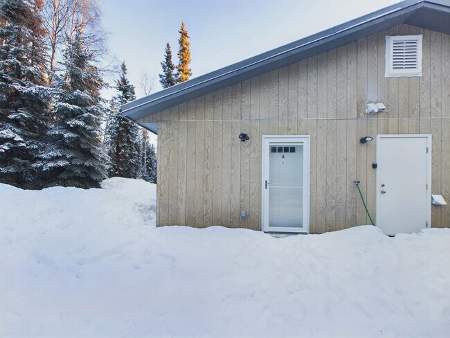 Building Photo - 3380 Venus Dr