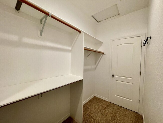 Building Photo - BHCRENT.COM Golf Course Living - Gated Com...