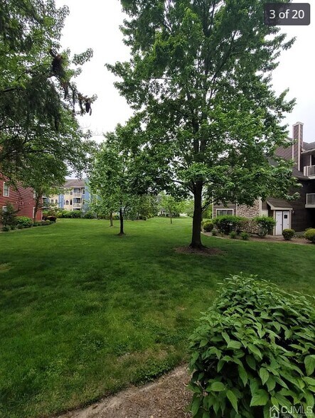 Building Photo - 394 Carhart Ct