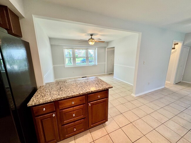 Building Photo - 2911 Tallow Ln