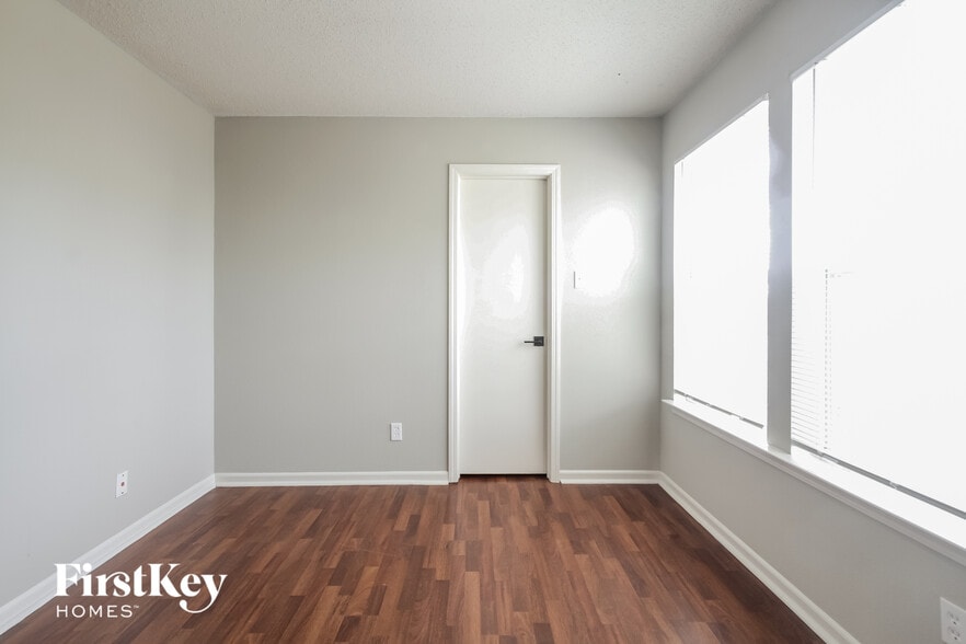 Building Photo - 2197 Westmere Dr