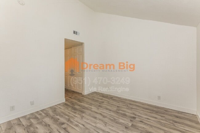 Building Photo - 2844 Oak Creek Dr