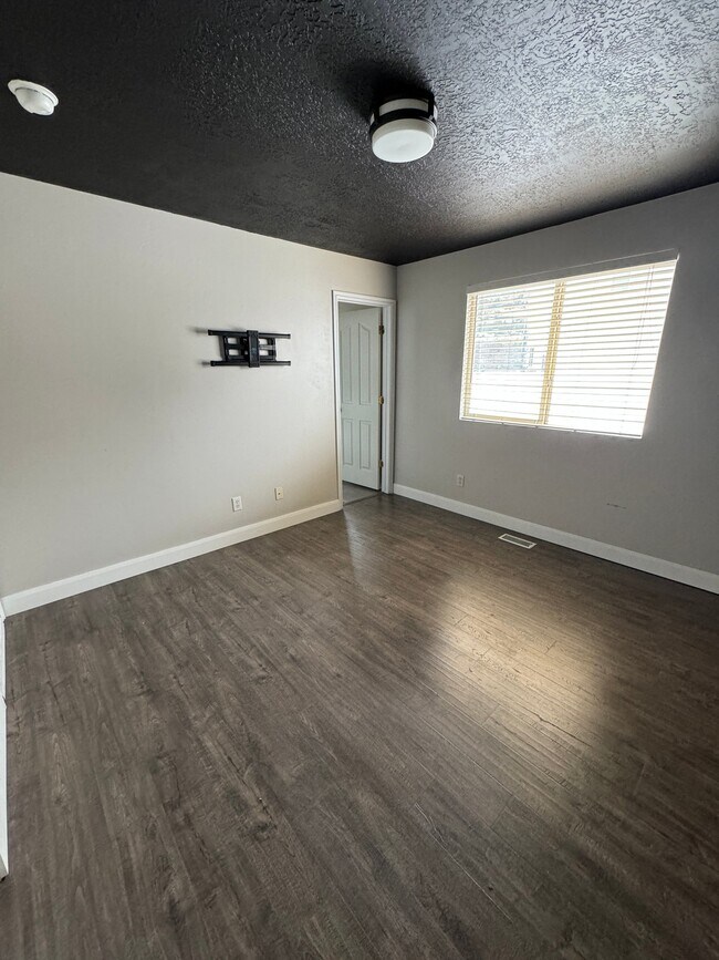 Building Photo - 2532 Hillside Village Ct