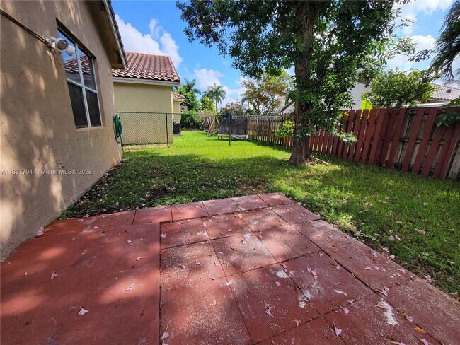 Building Photo - 4949 SW 134th Ave