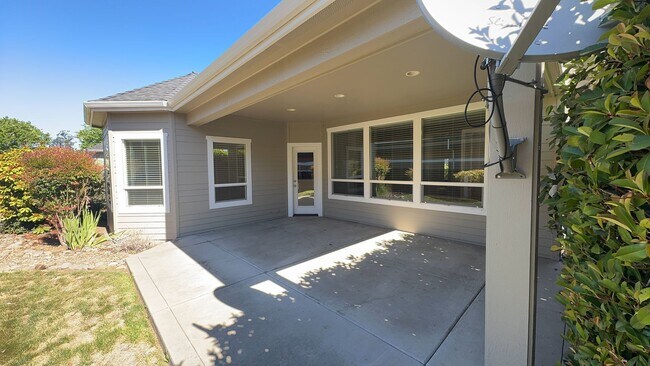 Building Photo - 2 Bed 2 Bath Home