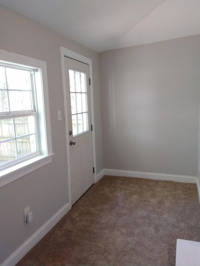 Building Photo - Charming 3-Bedroom Home with Fresh Updates...