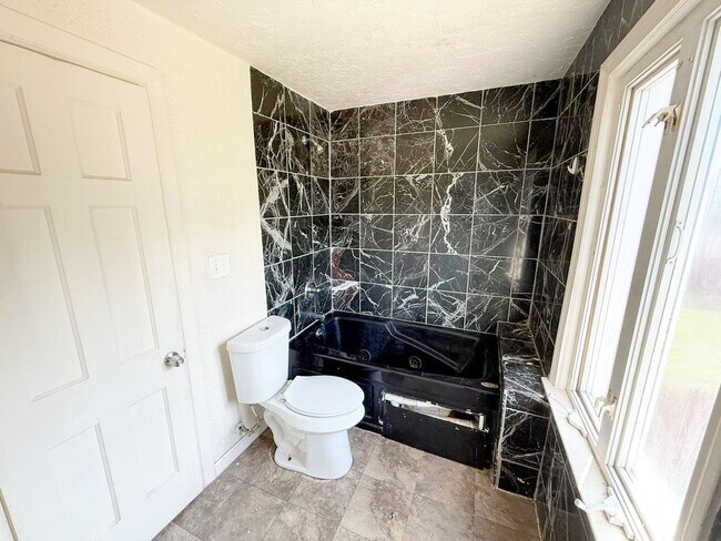 Building Photo - 3 BED 2 BATH BEAUTIFUL SINGLE FAMILY HOME