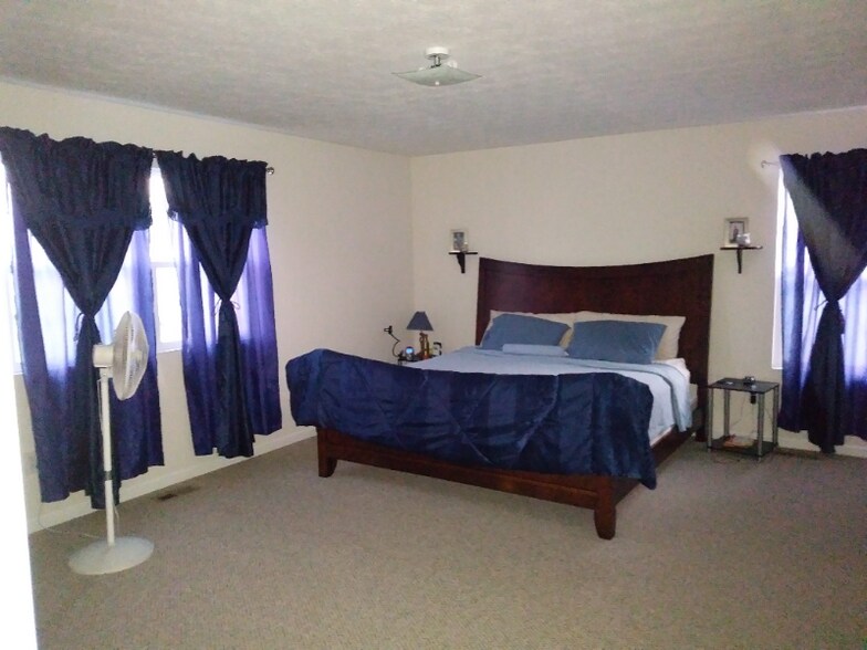 Building Photo - 270 McElhinny Ln