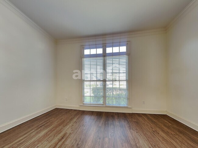 Building Photo - 1015 Warwick Pl