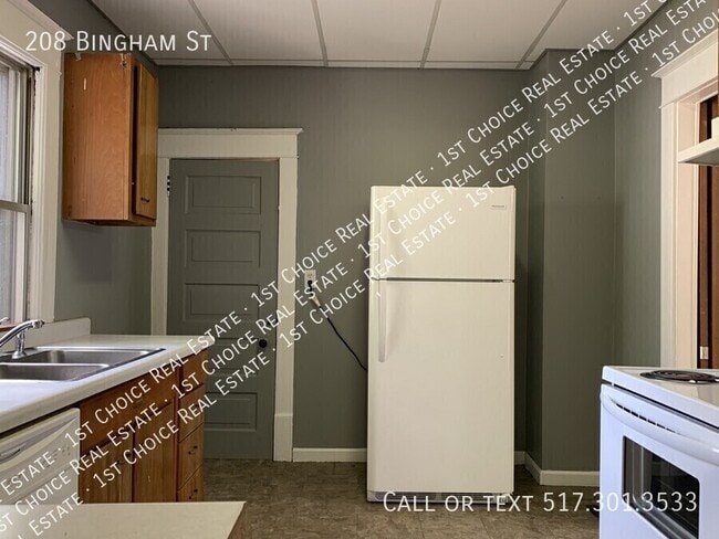 Building Photo - 208 Bingham St