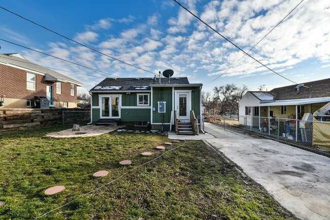 Building Photo - Beautiful Spacious Home in Sugarhouse!