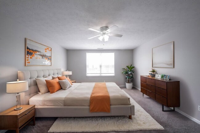 Building Photo - Great 3 Bedroom 2.5 Bathroom Home on the upper east side of Indy!