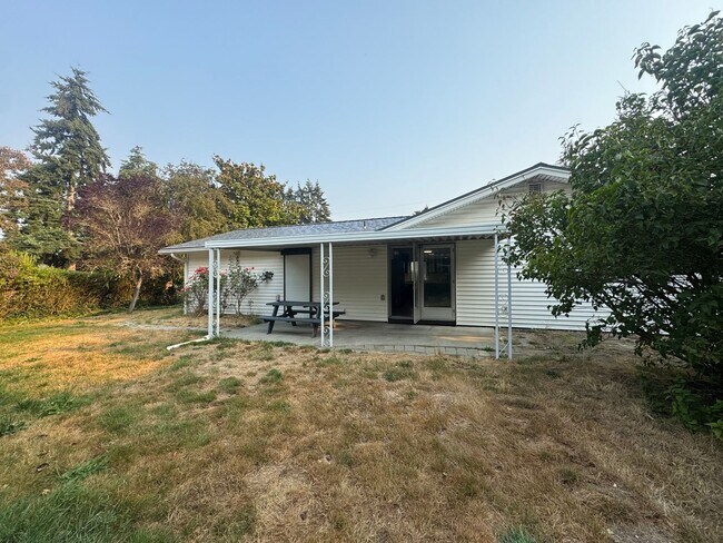 Building Photo - Lake Day Ready- 3 bedroom Rambler!
