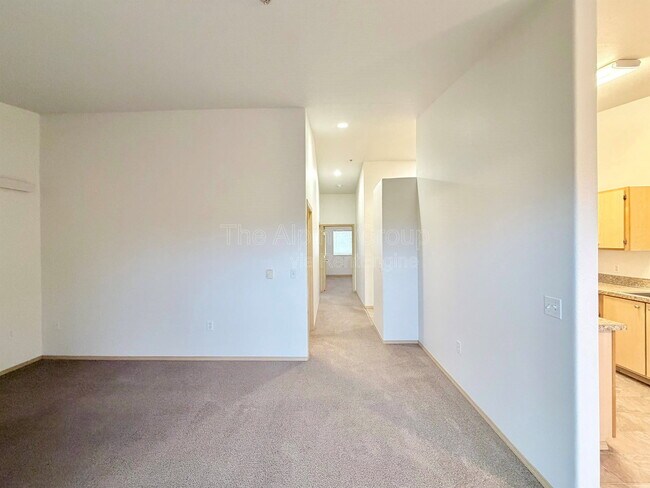 Building Photo - 10020 SW 125th Ave