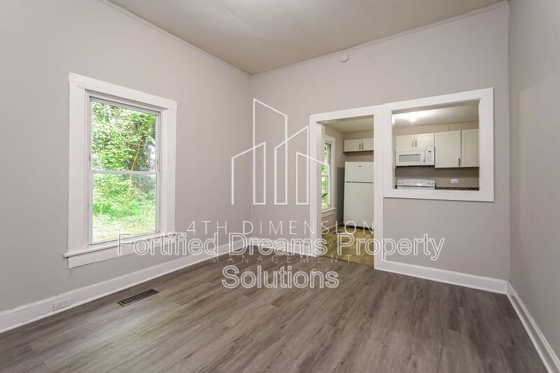 Building Photo - 921 23rd St NE