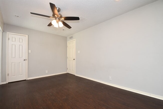 Building Photo - 700 Thicket Ln