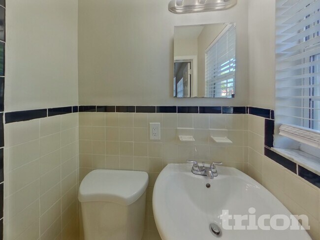 Building Photo - 2761 59th Ave N