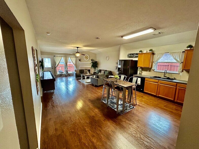 Building Photo - 3407 Autumn View Dr