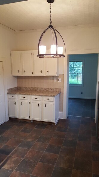 Building Photo - 502 Highland Ave