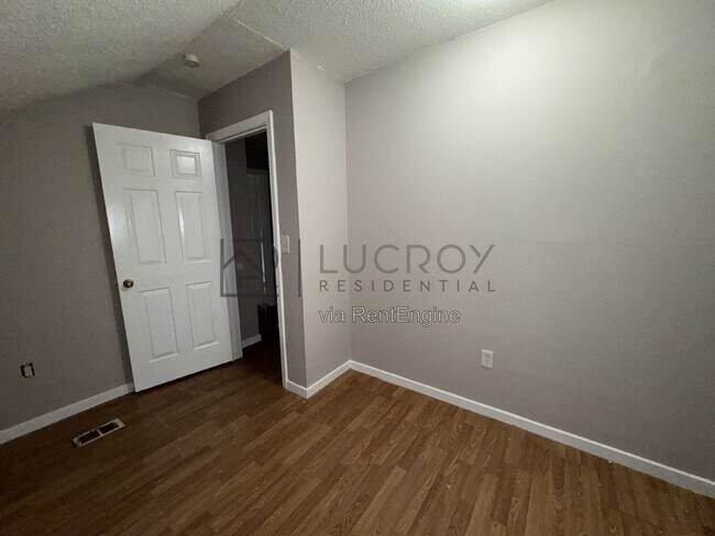 Building Photo - 102 Briarmeade Dr