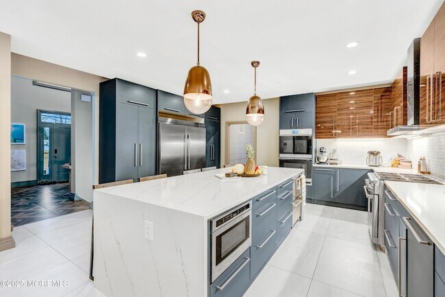 Building Photo - 450 Wells Ave