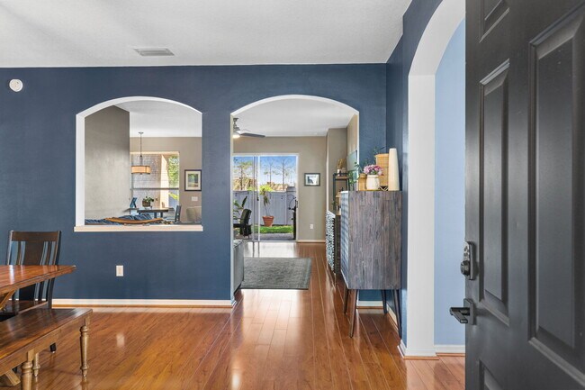 Building Photo - 545 Tuscanny St