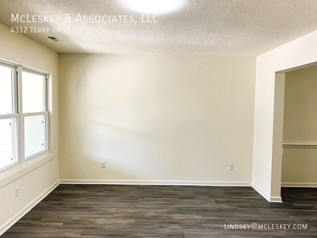 Building Photo - 4312 Terry Dr