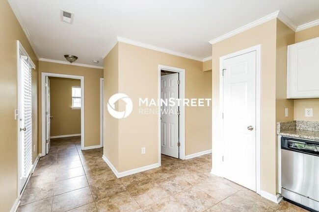 Building Photo - 3 Bedroom Pet-Friendly Home in Charlotte, NC with Main Street Renewal