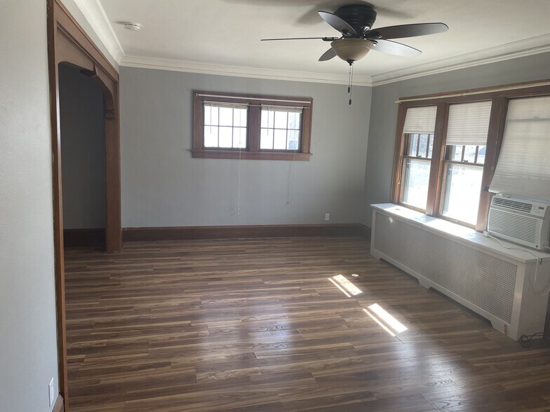 Building Photo - 363 Case Ave