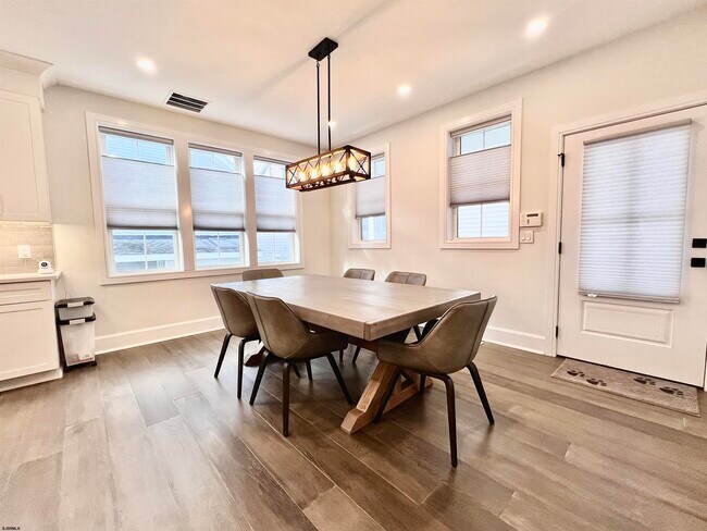 Building Photo - 16 A S Fredericksburg Ave