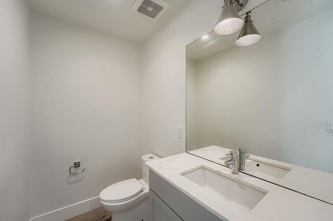 Building Photo - 2513 Philomena St