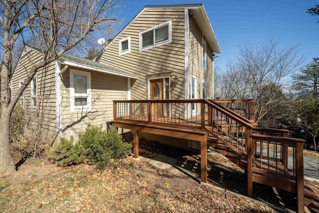 Building Photo - 332 Flower Dr