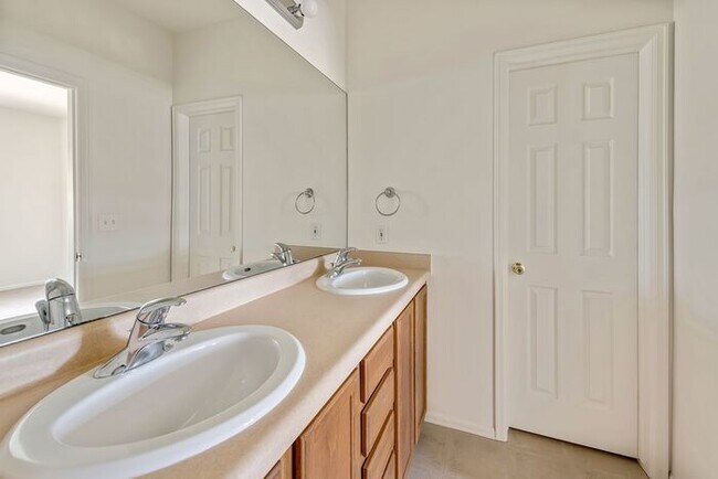 Building Photo - Modern 3-Bedroom North-End Condo Near Canyon View Park & Mesa Mall