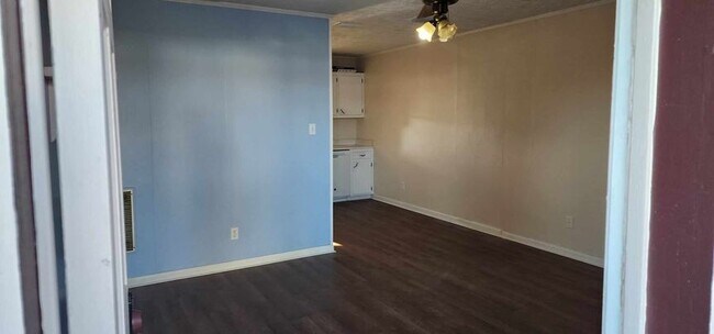 Building Photo - 123 Keystone Plz