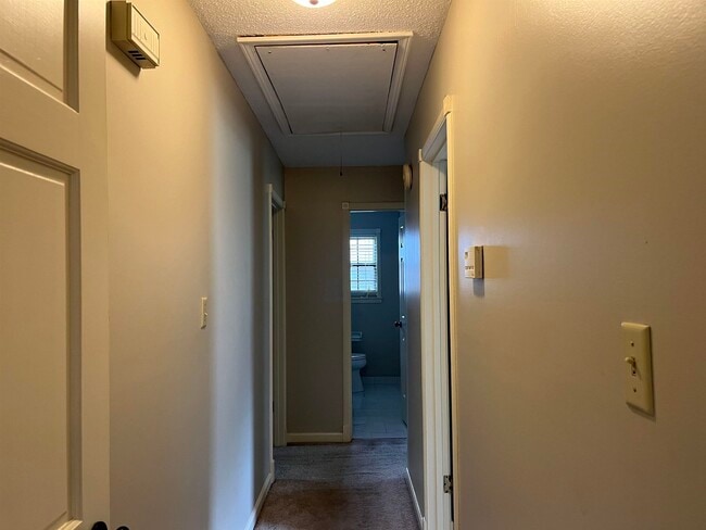 Building Photo - 1800 Allenby Rd